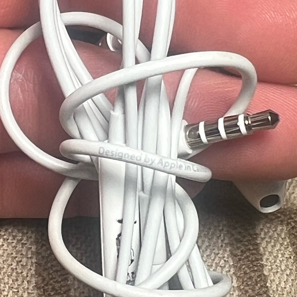 Apple EarPods with Lightning Connector In Ear Canal Headset - White OEM-NEW - Picture 2 of 3